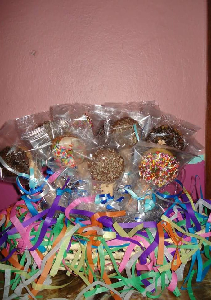 Una foto de Paletas de donas