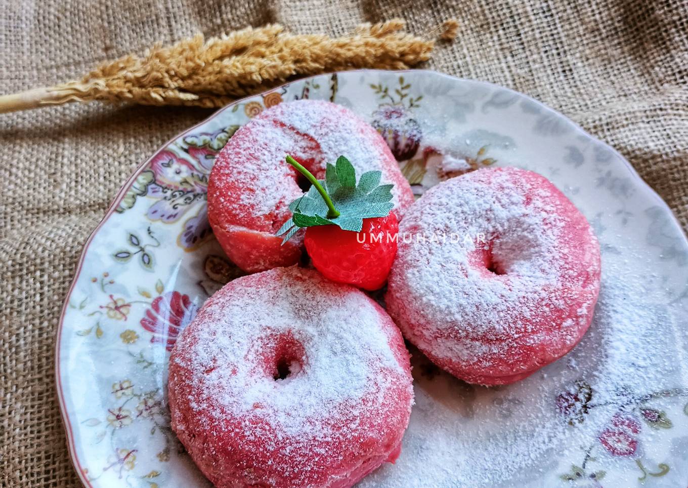 Donat strawberry🍓Mentega putih