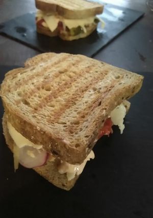 Una foto de Sándwich frío de Atún y Escalivada