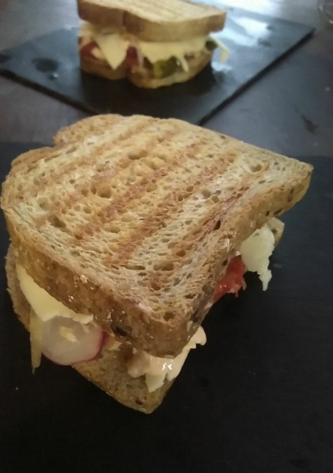Una foto de Sándwich frío de Atún y Escalivada