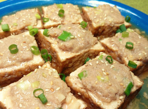 ~3分鐘微波.油豆腐蒸肉~餐桌上的晚餐 的食譜成品照片