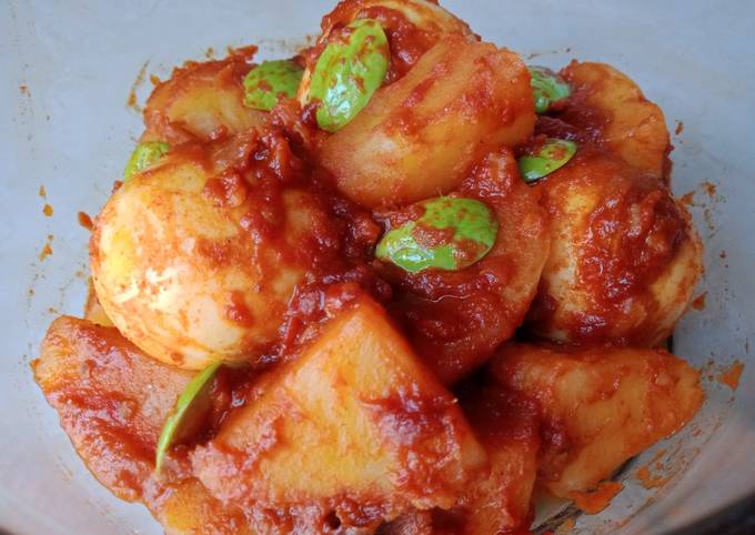 Ternyata begini loh! Resep enak membuat Balado telur kentang  nagih banget