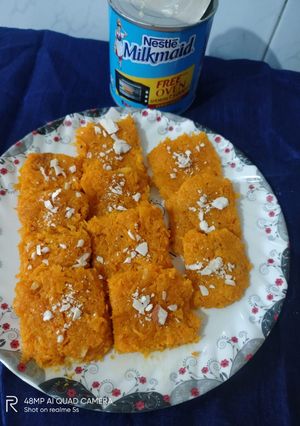 मूंग दाल बर्फी (moong dal barfi recipe in Hindi) रेसिपी मुख्य फोटो