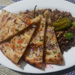 A picture of Mazedar qeema with tandori salad paratha.