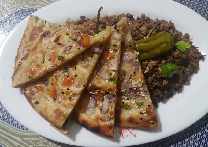 Steps to Prepare Delicious Mazedar qeema with tandori salad paratha