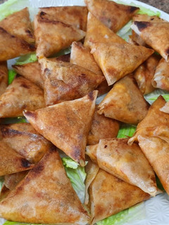 Una foto de Briwat saladas crujientes y fáciles de hacer/ receta de ramadán