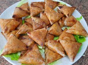 Una foto de Briwat saladas crujientes y fáciles de hacer/ receta de ramadán