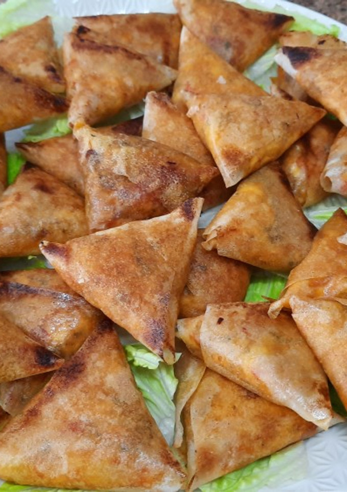 Una foto de Briwat saladas crujientes y fáciles de hacer/ receta de ramadán