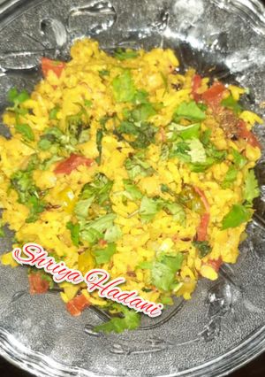 વધારેલી ખીચડી (Vaghareli Khichdi Recipe In Gujarati) રેસીપી મુખ્ય ફોટો
