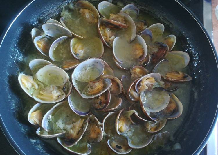 Almejas a la marinera