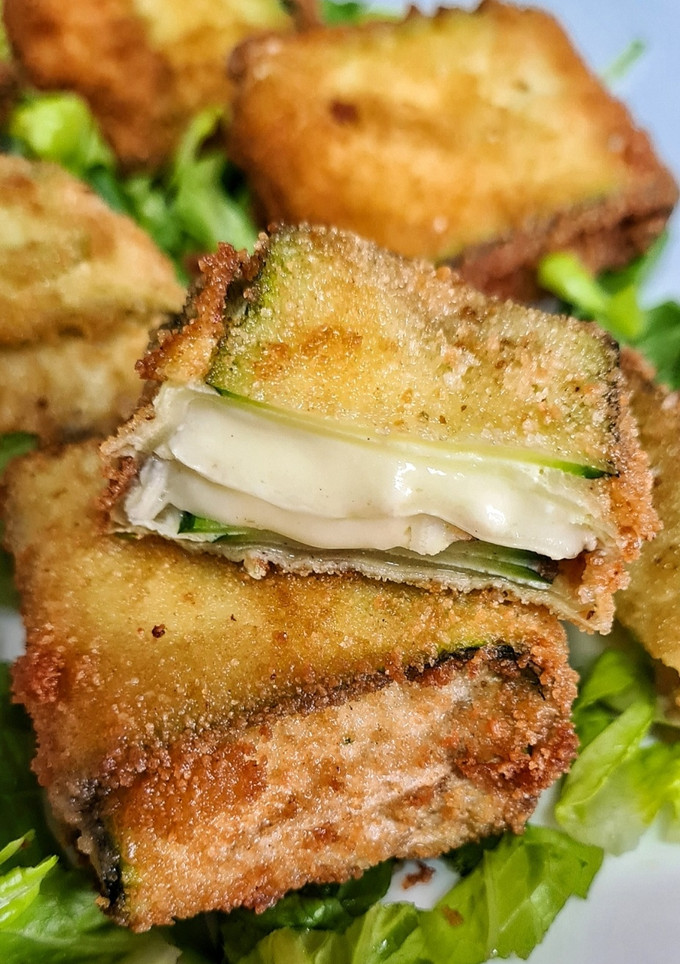 Una foto de Ravioli de calabacín rellenos con queso Brie y bacon