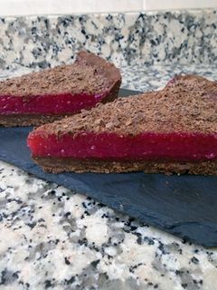 Una foto de Tarta de arándanos, limón y chocolate