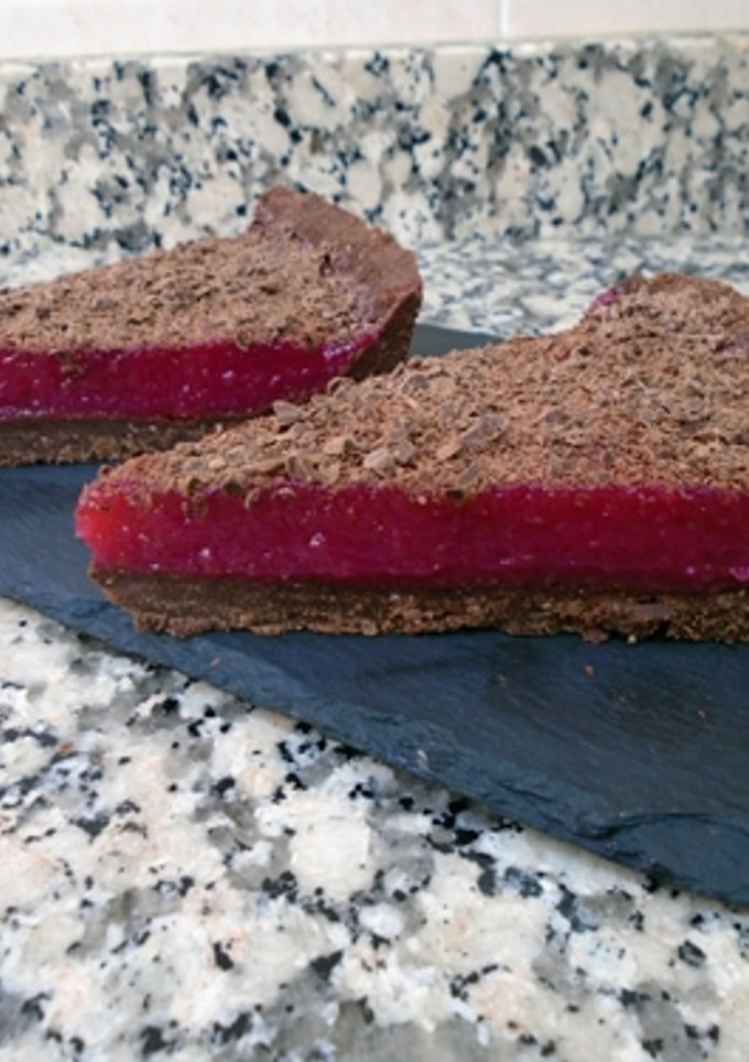 Una foto de Tarta de arándanos, limón y chocolate