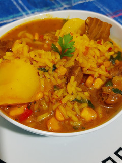 Una foto de Caldo de arroz con carne 👩🍳