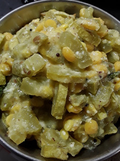 ஹோட்டல் ஸ்டைல் புடலங்காய் கூட்டு (Pudalankaai kootu recipe in tamil) செய்முறை முக்கிய புகைப்படம்
