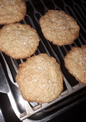 Una foto de Galletitas de avena y 🍎