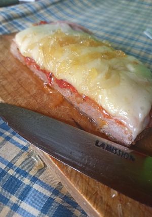 Una foto de Matambre de res tiernizado a la pizza con cebolla caramelizada