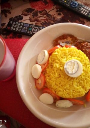 A picture of Miyar kayanciki da shinkafa Mai curry.