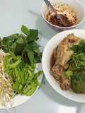 ก๋วยเตี๋ยวไก่ตุ๋นมะระ