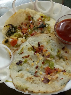 ઉત્તપમ(Uttapam recipe in Gujarati) રેસીપી મુખ્ય ફોટો