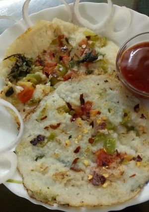 ઉત્તપમ(Uttapam recipe in Gujarati) રેસીપી મુખ્ય ફોટો