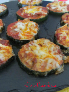 Una foto de Mini pizzas de calabacín