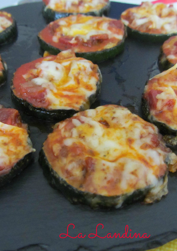 Una foto de Mini pizzas de calabacín
