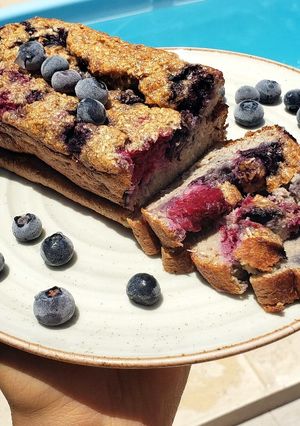 Una foto de Budín fit frutos rojos