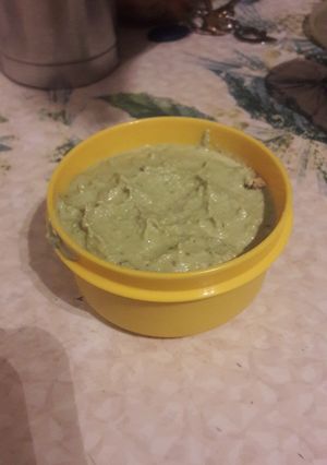 Una foto de Paté vegano de albahaca