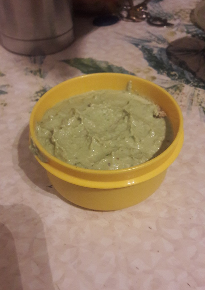 Una foto de Paté vegano de albahaca
