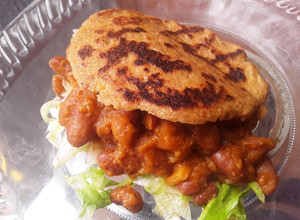 Una foto de Arepas🍘🌽de guineo o plátano🍌verde rellenas🤔