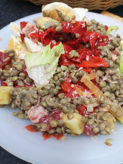Una foto de Ensalada de legumbre con pimiento