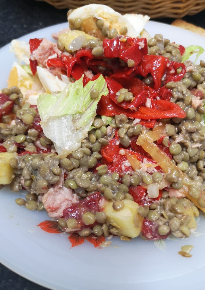 Una foto de Ensalada de legumbre con pimiento