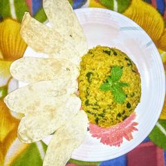 A picture of Masoor dal and drumsticks leaves khichdi.