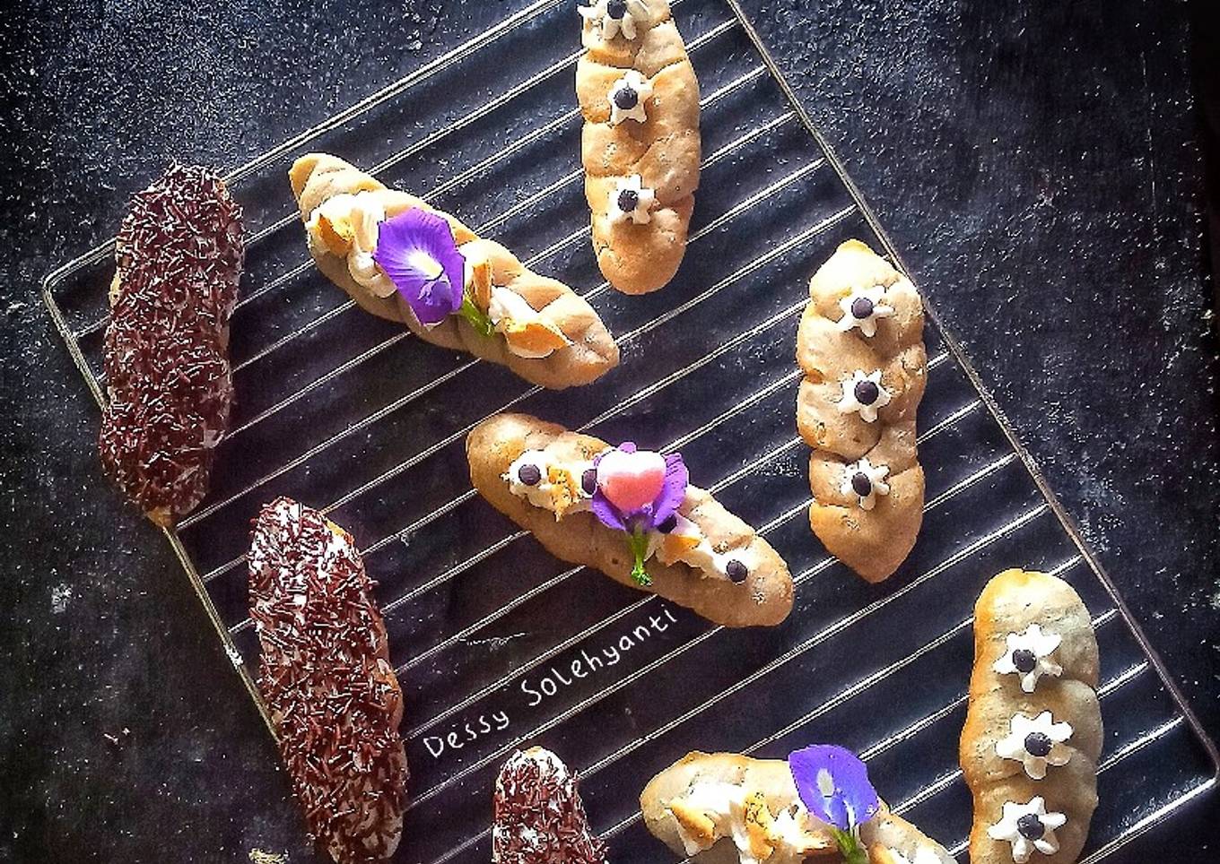 Donat Kepang Bunga Telang