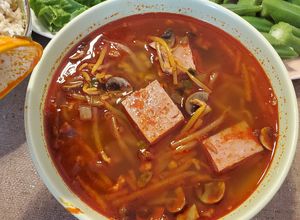 Hình của món Canh giá đỗ Hàn Quốc.