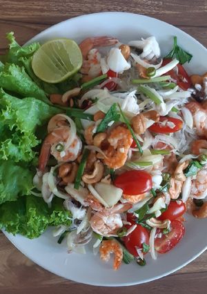 รูปของ "ยำวุ้นเส้นทะเล" Spicy Seafood Glass Noodle Salad🦐🦑🌶🍅
