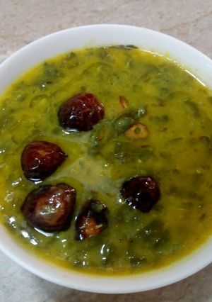 A picture of Dal palak.