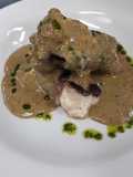 Niño envuelto (Cárnico) con crema de hongos de pino!