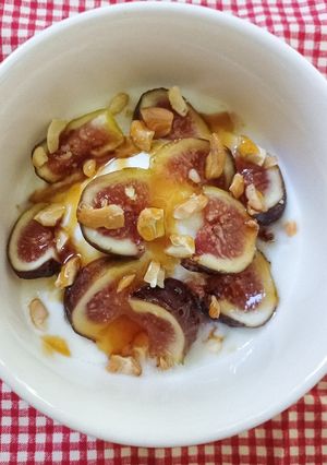 รูปของ Fig honey yogurt โยเกิร์ตฟิกน้ำผึ้ง