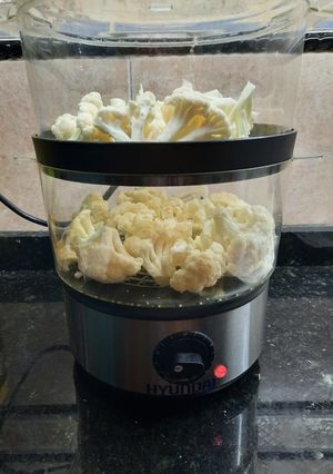 Una foto de Coliflor al vapor (2 sabores) en cazuelas