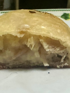 Una foto de Empanada de pollo y salsa blanca