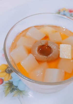 รูปของ Thai tea pudding with longan juice and coconut jelly พุดดิ้งชาไทย
