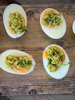 Una foto de Huevos aliñados