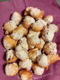 Fritole con pinoli, uvetta, grappa e profumo d'arancia