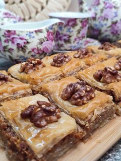 Una foto de Baklava Receta Ärabe. Un Pastel tradicional Turco con Nueces