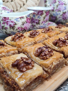 Una foto de Baklava Receta Ärabe. Un Pastel tradicional Turco con Nueces
