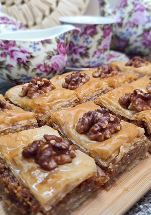 Una foto de Baklava Receta Ärabe. Un Pastel tradicional Turco con Nueces