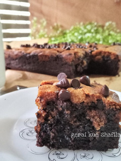Foto resep Brownies topping cookies dough