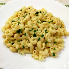A picture of White Sauce Cheesy Pasta.